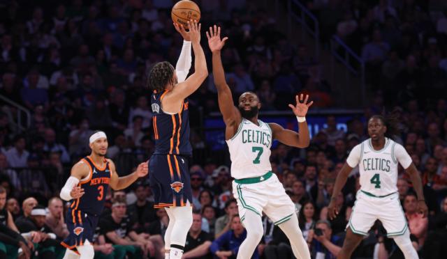 开云体育平台-尼克斯距东决仅一步之遥 25年轮回见证麦迪逊沸腾