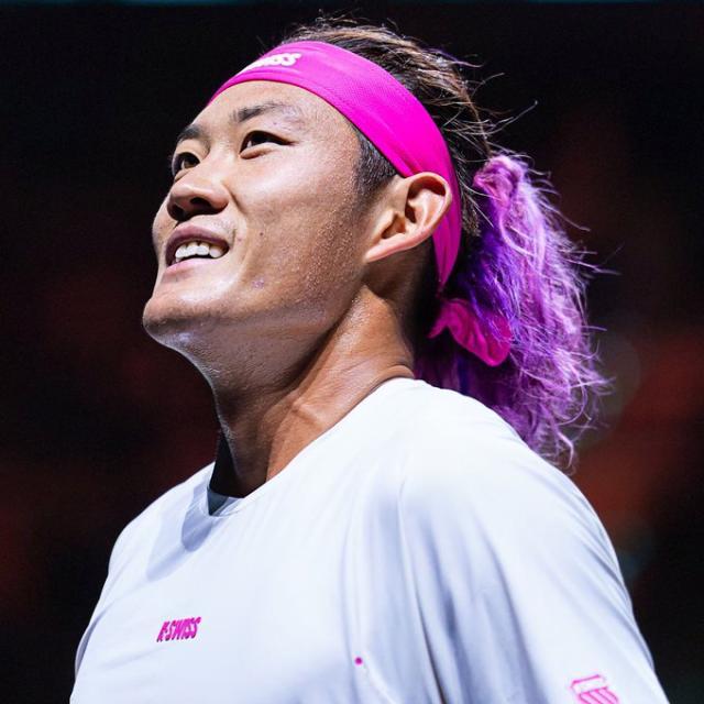 开云体育官网-张奔斗：紫发张之臻，马赛站紫气东来