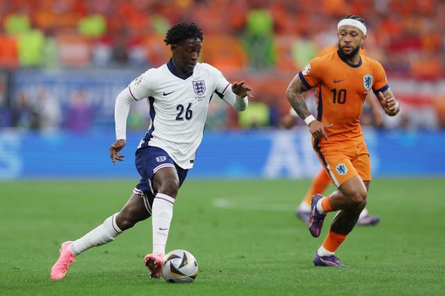 开云下载-【人物】半路上位攻防俱佳，英格兰也有“小孩哥”！