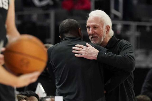 开云下载-【现场】球迷归来注入能量 年轻马刺延续揭幕战佳绩