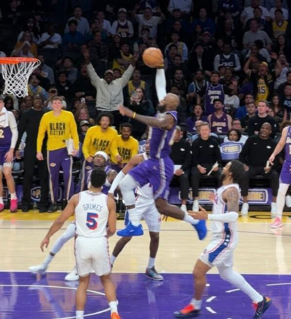 开云-119-115！东契奇伤退，里夫斯35分，湖人险胜终结76人队5连胜