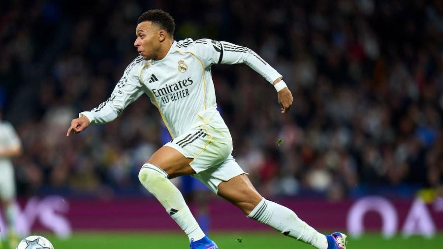 记者：西甲冠军还有悬念，因为皇马与巴萨的积分差距并不大