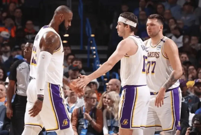 开云体育下载-东契奇谈詹姆斯&amp;amp;里夫斯：我们都懂篮球，我们还有提升空间|湖人|骑士|卢卡-东契奇|奥斯汀·里夫斯|克利夫兰骑士队_新浪体育_新浪新闻